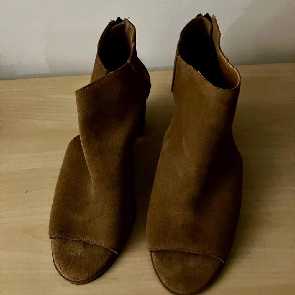 4/$20 Lucky Brand Tan Suede Keight Bootie 10 42 - Picture 4 of 8